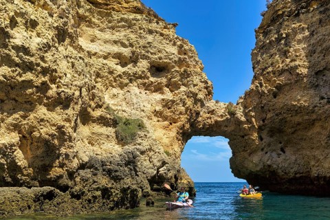 Tourists kayaking at Ponta da Piedade