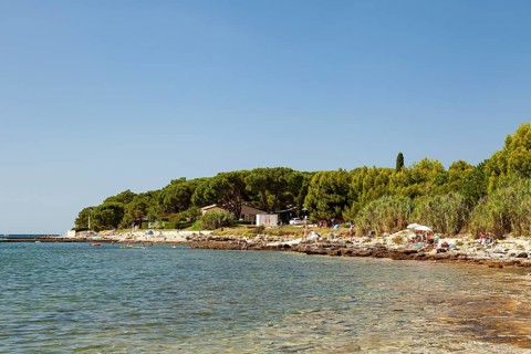 Beach on the stone coast of Beach Kastanija