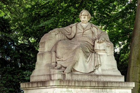 Monumental seated picture for Richard Wagner