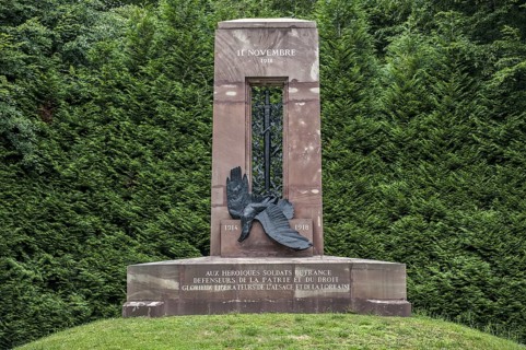 The Alsace-Lorraine Monument depicting a German eagle impaled by a sword at the Rethondes clearing