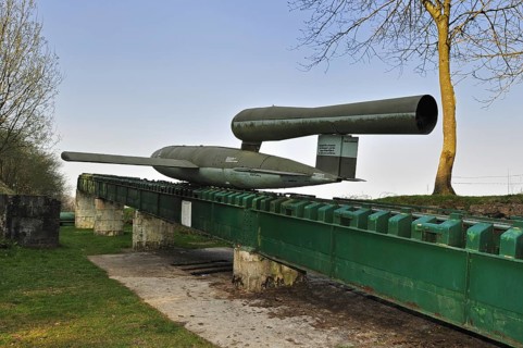 Launching ramp with flying bomb