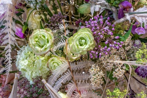 Thematic flower arrangements on various feelings and themes such as here Nobody gives me flowers