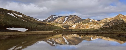 Lake and sulphur coloured rhyolite mountains at Brennisteinsalda volcano near Landmannalaugar