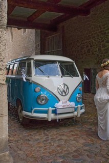 VW Bulli decorated as a wedding car