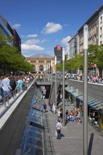 The Niki-de-Saint-Phalle-Promenade leading to the Central railway station in Hannover