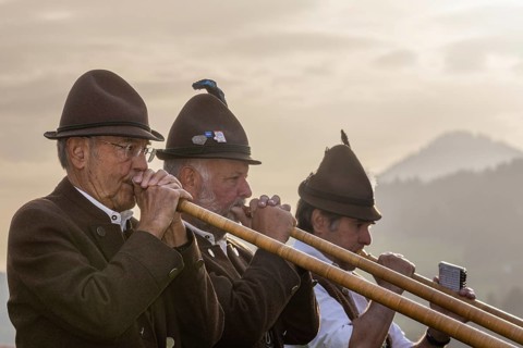 Alphorn blowers