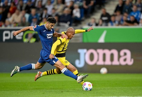 One-on-one fight Ozan Kabak TSG 1899 Hoffenheim
