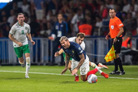 Shane DUFFY Ireland left fouls Theo HERNANDEZ France