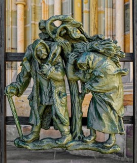 Figures on the portal of St Vitus Cathedral