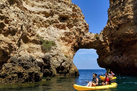 Tourists kayaking at Ponta da Piedade