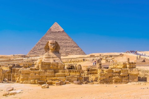 The Great Sphinx of Giza and in the background the pyramid of Khafre