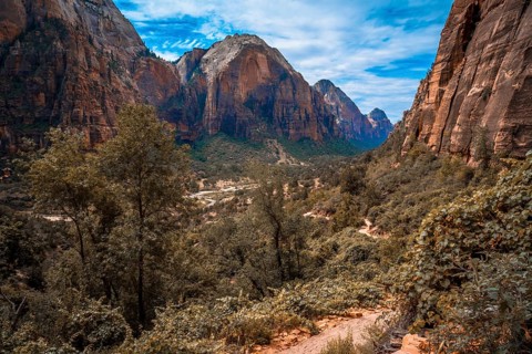 The mid-rise views of the Angels Landing Trail trekking in Zion National Park