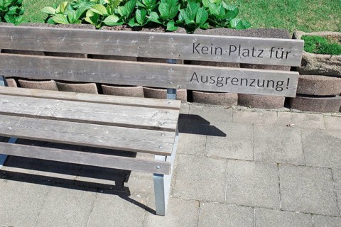 Bench with inscription Kein Platz fuer Ausgrenzung