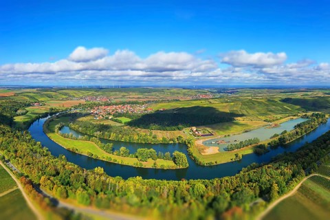 The Mainschleife near Volkach winds through the valley and is surrounded by fields and vineyards. Volkach