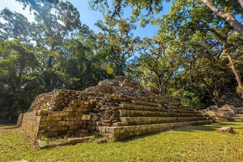 Maia piramideak Copan Ruinasen. Honduras