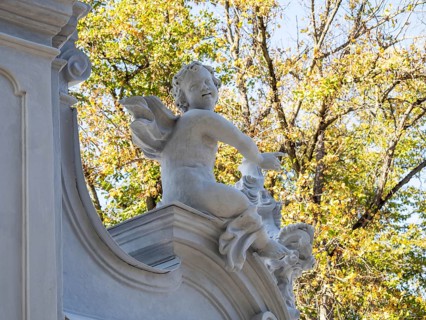 Angel figure