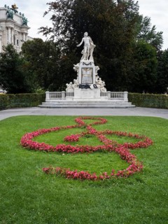 Clef made of flowers