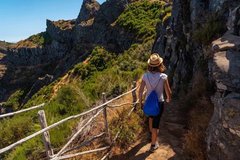 Walking towards Pico do Arieiro from Ninho da