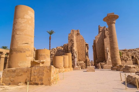 Sculpture of the pharaoh with the body of a lion inside the temple of Karnak