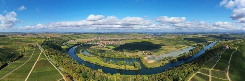 The Mainschleife near Volkach winds through the valley and is surrounded by fields and vineyards. Volkach