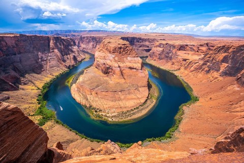 The impressive Horseshoe Bend and the Colorado River in the background