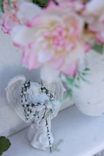 Small angel figure