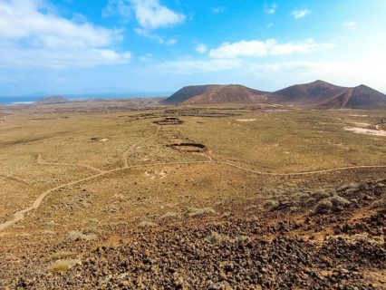 Trail to the Crater of the Calderon Hondo volcano near Corralejo