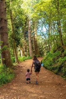 A mother with her son on the footpath at Levada do Caldeirao Verde