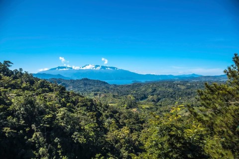 Looking at the lake from Cerro Azul Meambar National Park