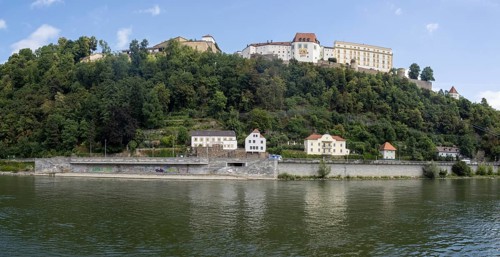 View over the Danube to the Veste Oberhaus