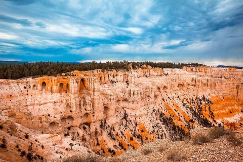 Mix of colors in the canyon at Inspiration Point in Bryce National Park. Utah