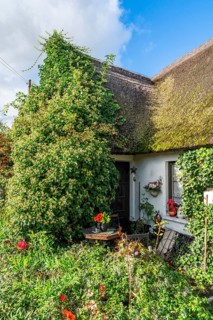 Garden and thatched house in the fishing village of Wieck