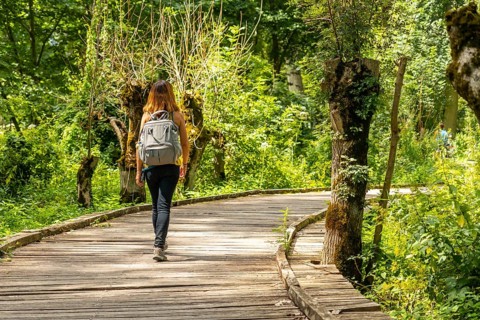 A young woman walking on the trek on the trail between La Garette and Coulon