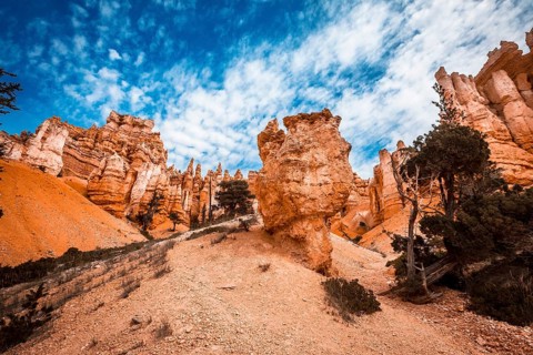 End of the trail with the queen above the stone at Queens Garden Trail in Bryce National Park