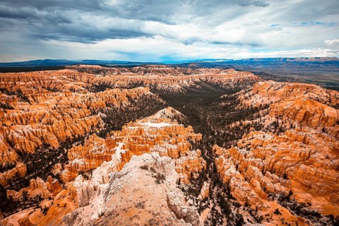 Overlooking a cloudy afternoon from Inspiration Point in Bryce National Park. Utah