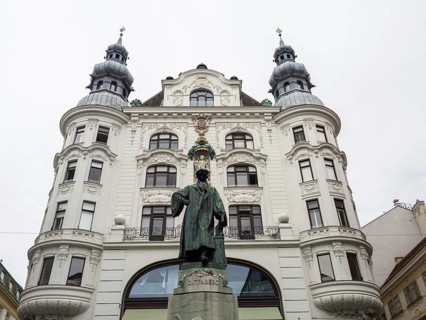 Gutenberg Monument in front of Gruenderzeit House
