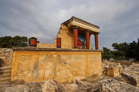 Minoan palace building