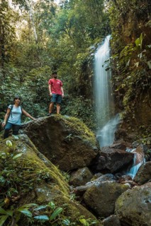 A copule with his arms raised in the Waterfall of the Cerro Azul Meambar