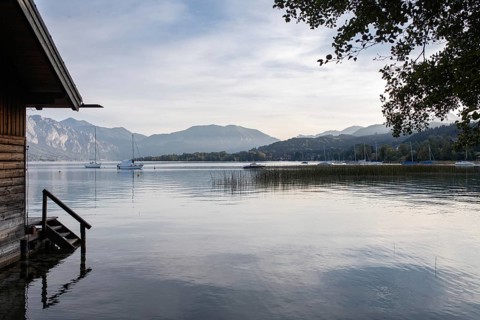 Attersee in front of Hoellengebirge