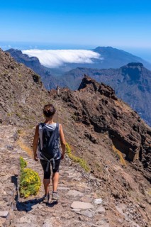 A young woman walking along the path of the Roque de los Muchachos at the top of the Caldera de Taburiente