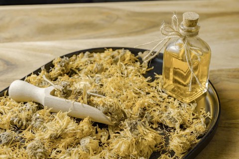 Dried calendula flowers