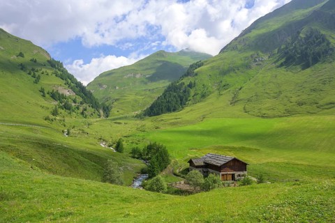 Detached house next to a torrent at the Fane Alm