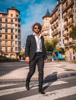 Street style an elegant black suit