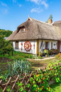 Garden and thatched house in the fishing village of Wieck