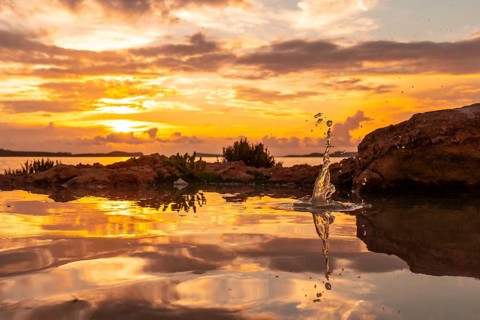 Drops of water after the throwing of a stone at sunset in San Antonio Abad