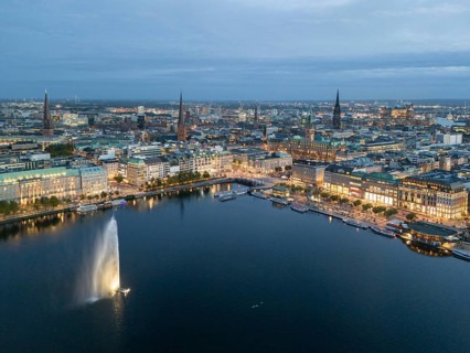 Aerial view of the Inner Alster with Jungfernstieg