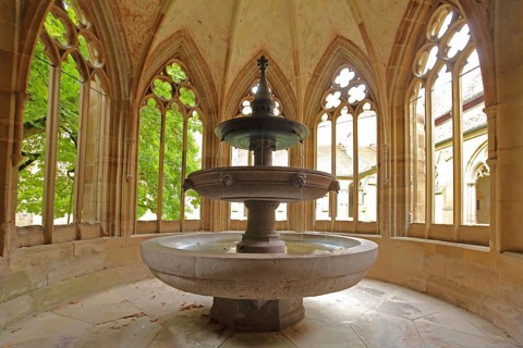 Fountain house with bowl fountain of the former Cistercian abbey