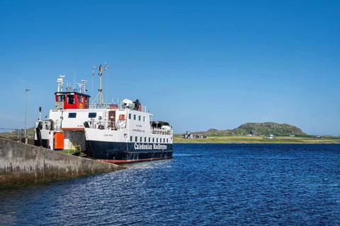 The Fionnphort ferry terminal with the ferry MV Loch Buie of the shipping company Caledonian MacBrayne