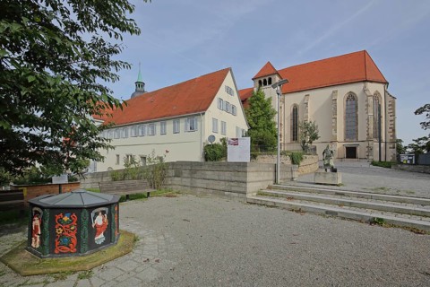 Collegiate fountain built in 1713