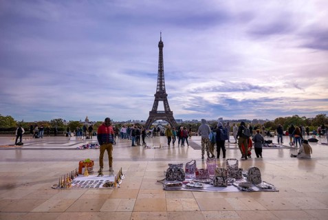 Flying hawkers selling souvenirs